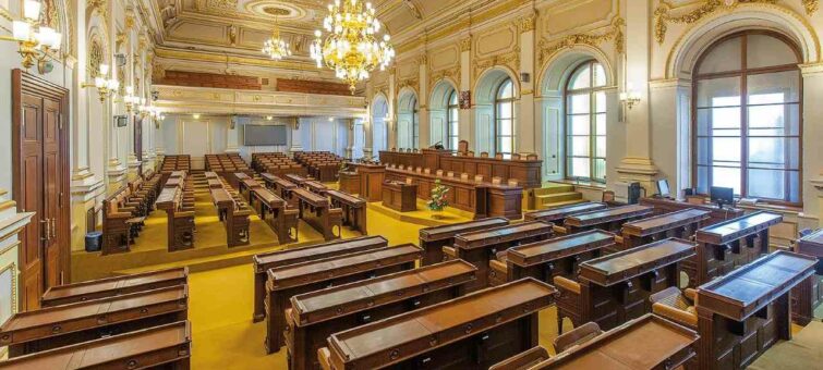 parlament lavbice 755x340